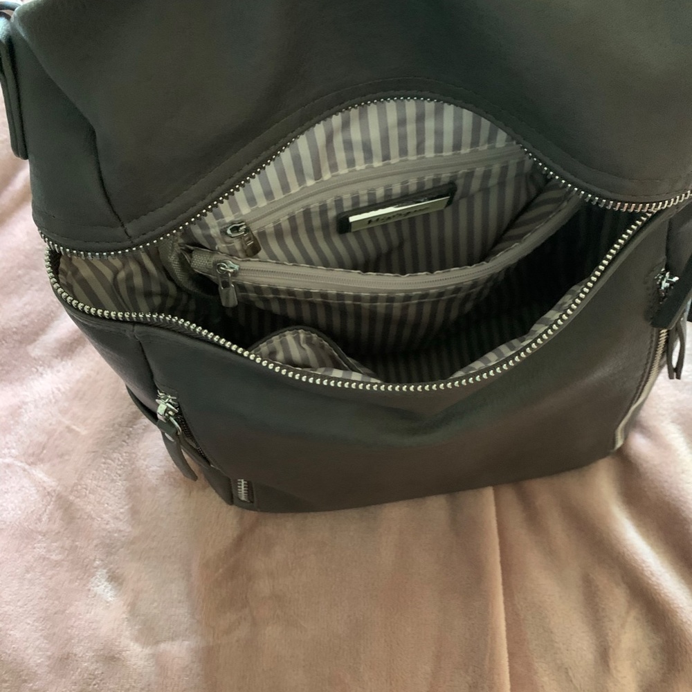 Gorgeous grey leather handbag/backpack - Picture 2 of 4